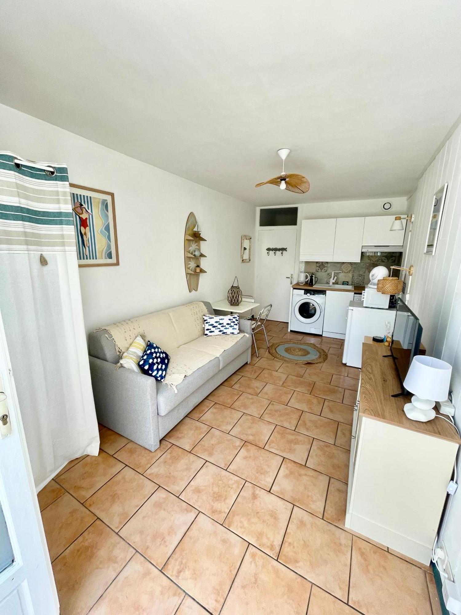 Le Nid Flottais Apartment ลาฟร็อตต์ ภายนอก รูปภาพ